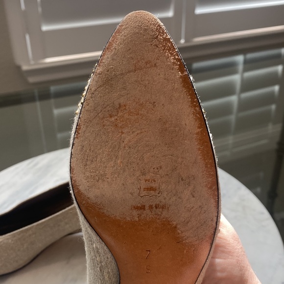 NEMAN MARCUS Made in Italy Classic Style Natural Oatmeal Gold Studded Low Heel - Picture 5 of 6
